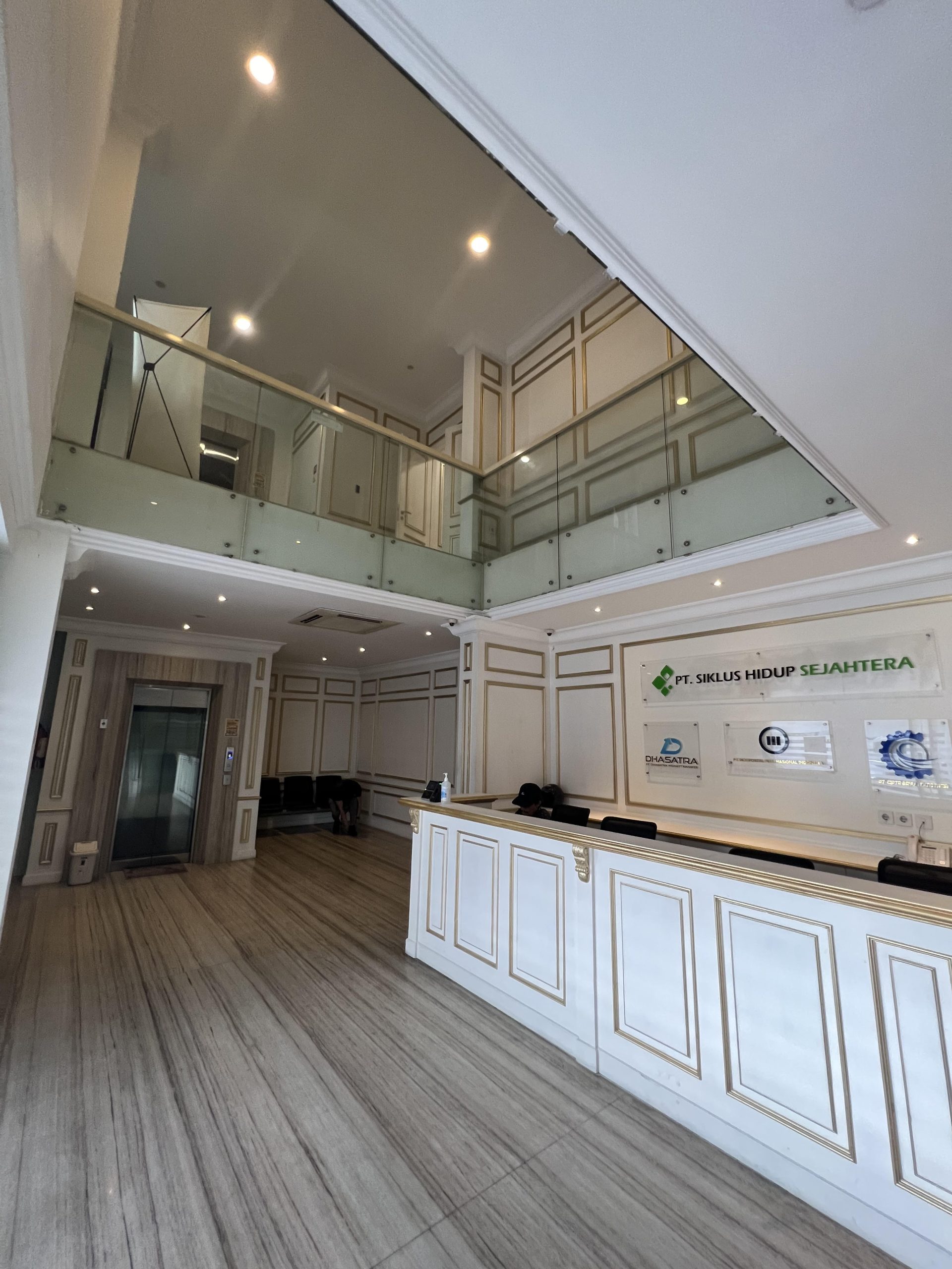 RECEPTION LT.GROUND
